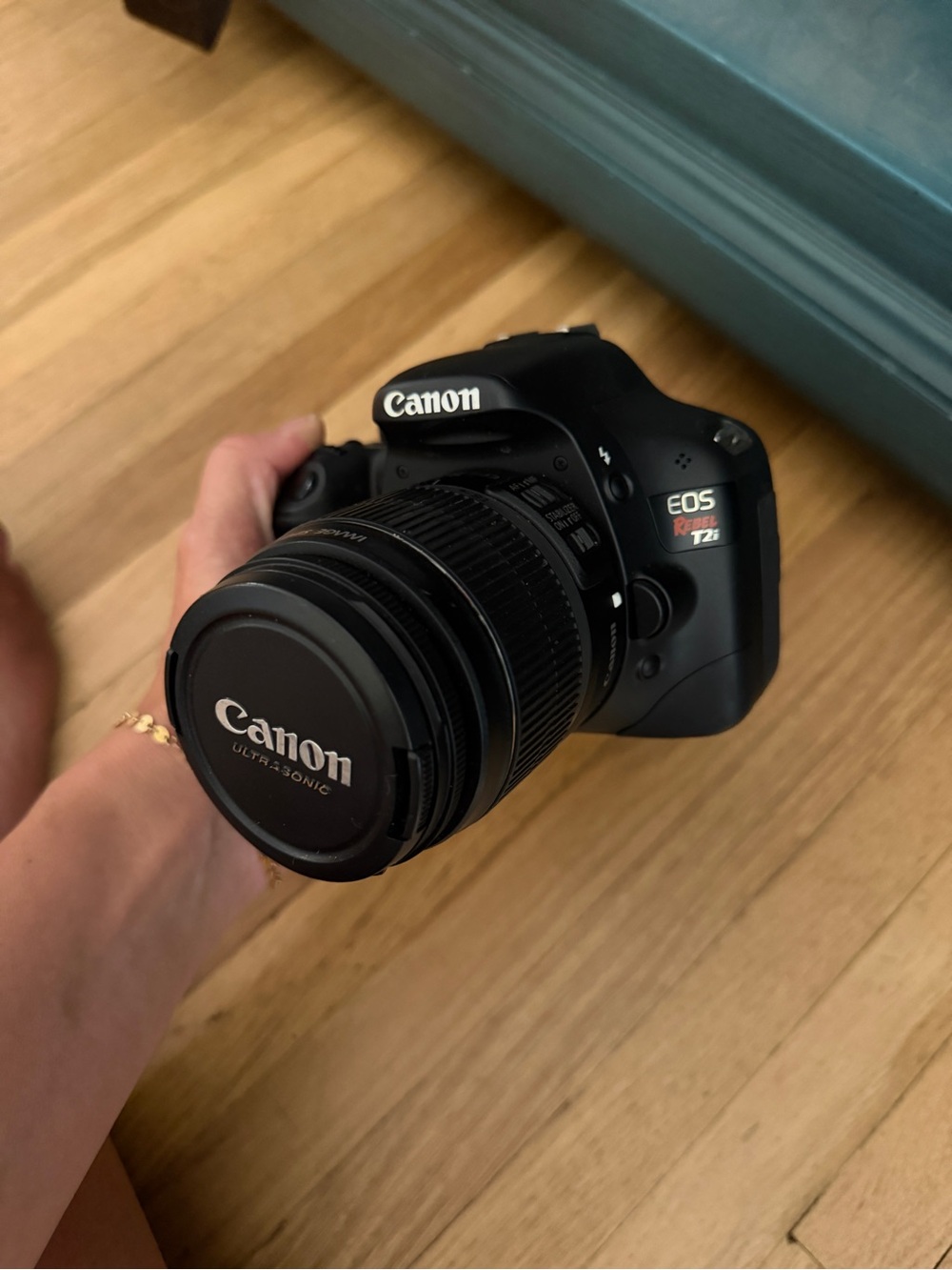 Canon EOS Rebel T2i Black DSLR with Lens and battery